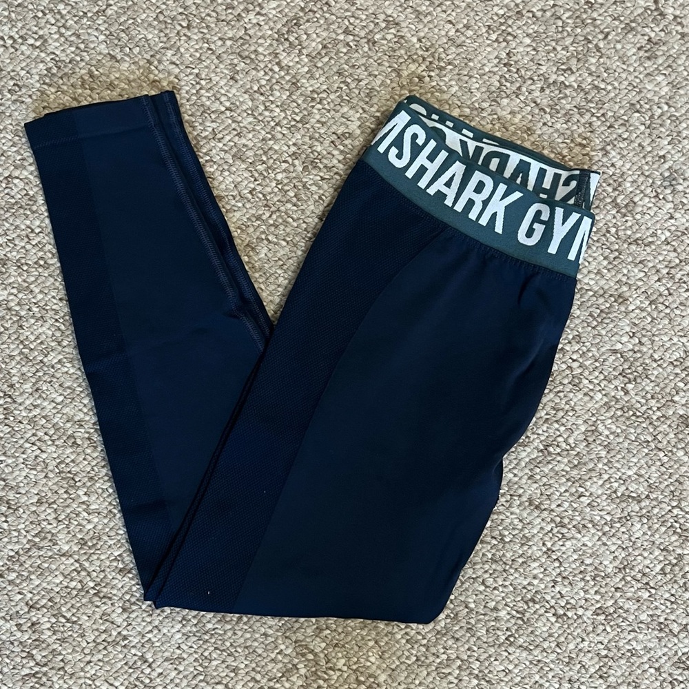 Gymshark Flex Low Rise Legging in Navy. Full length. Sz L